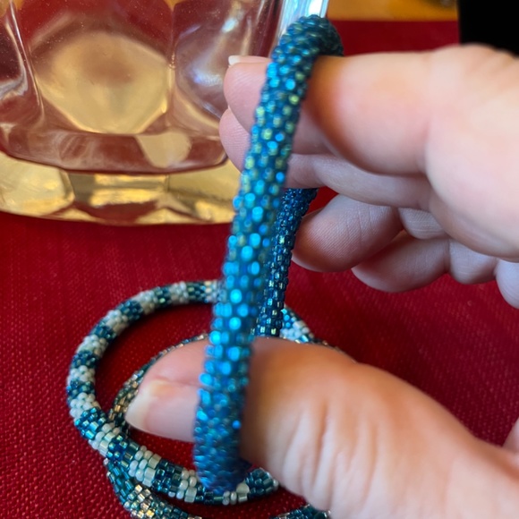 SPARKLY GLASS HAND CROCHETED SEED BEAD ROLL ON BRACELETS IN LOT OF 3 DESIGNS - Picture 3 of 8